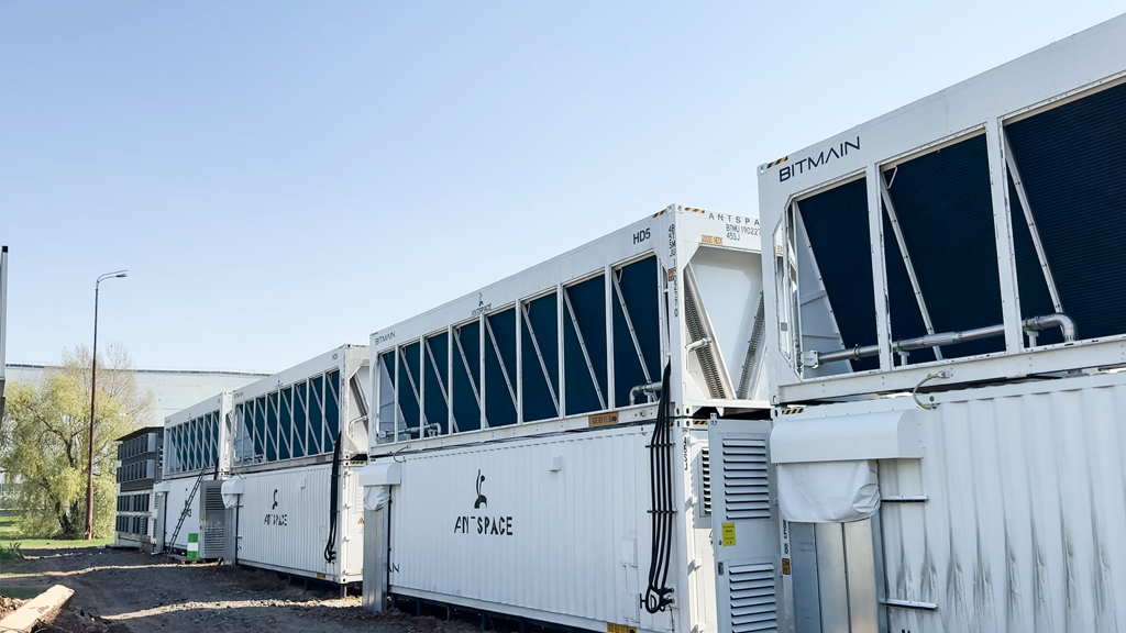 Étude de cas sur l'exploitation minière en conteneur à refroidissement hydraulique ANTSPACE HD5 Antminer