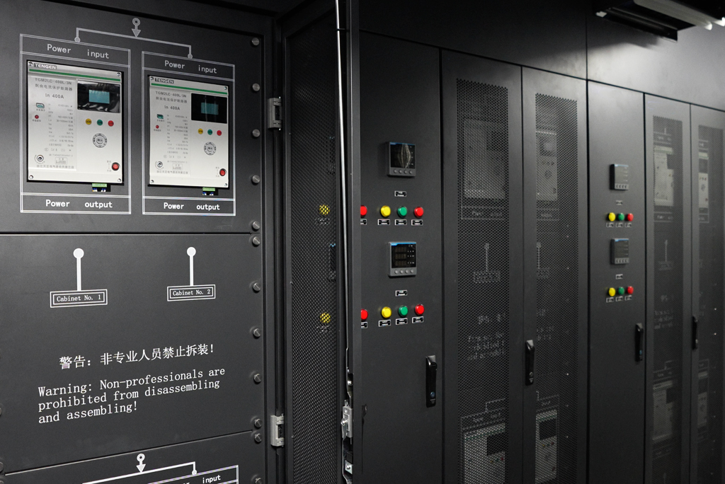 2.4MW-240-Slot-Whatminer-hydro-cooling-container