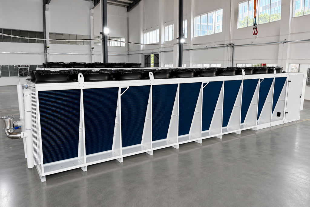 Контейнер для гидромайнинга Antminer мощностью 2.1 МВт с сухим охладителем