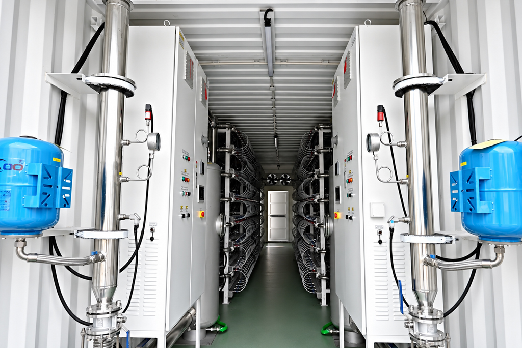 Internal Structure of the 420-Slot Antminer Hydro Container