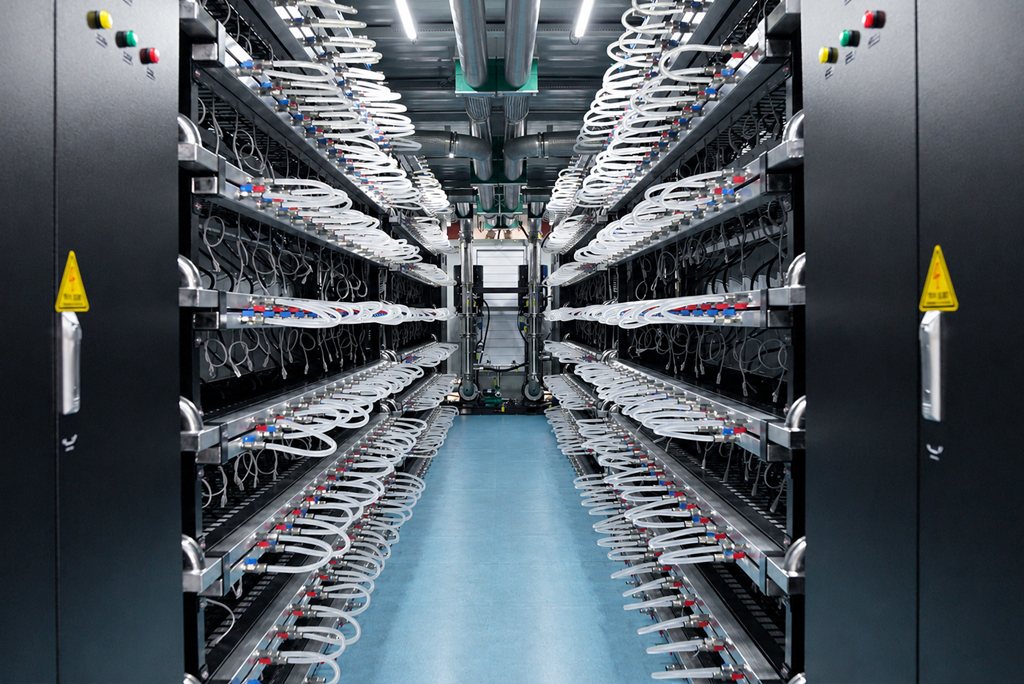 Internal Structure of the 2.4MW Slot Antminer Hydro Container
