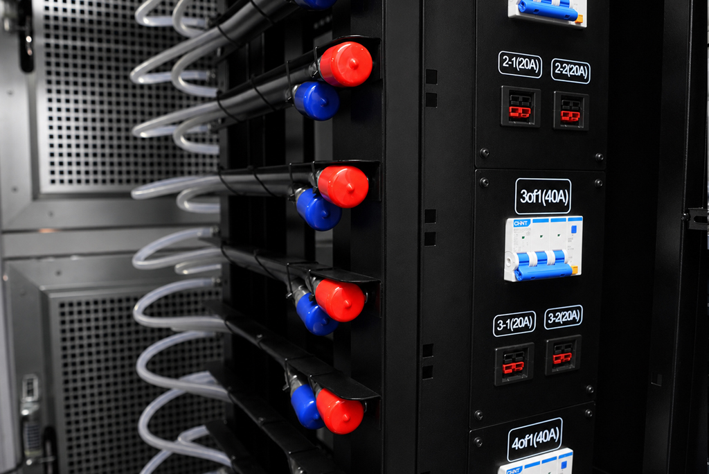 Contenedor de refrigeración líquida para minería de Bitcoin Avalon/Sealminer 2U de 1.2 MW y 120 ranuras
