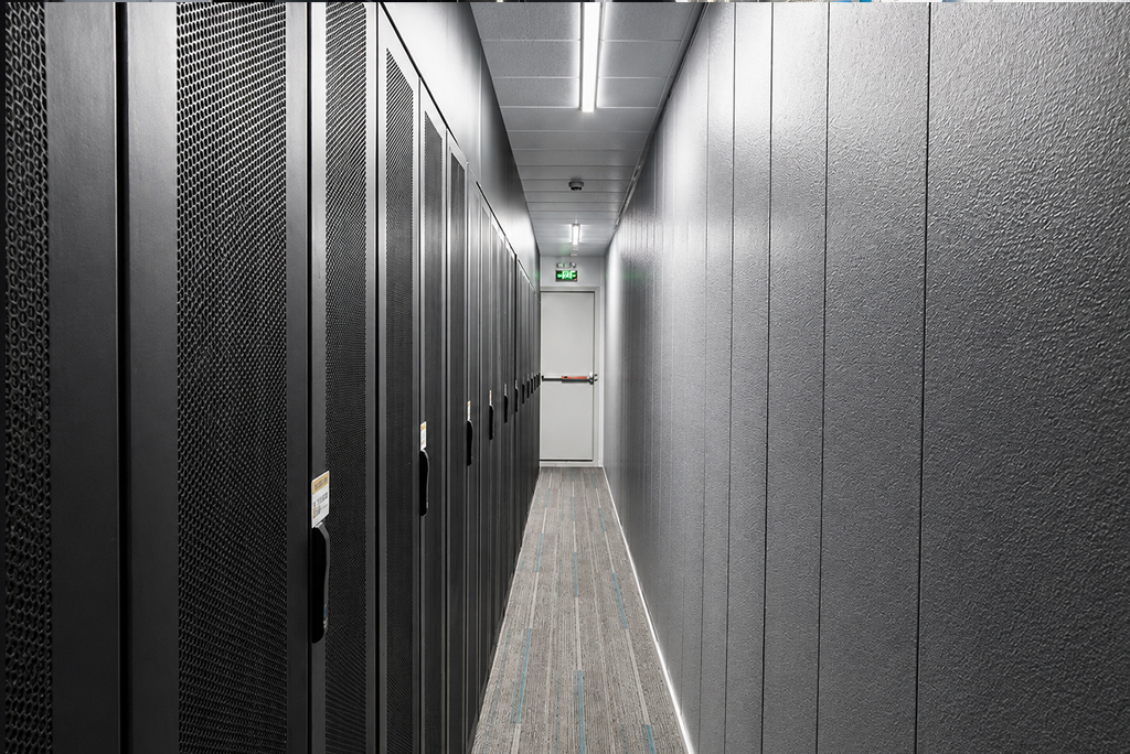 Internal Structure of the 2.4MW 240-Slot Avalon/Sealminer 2U Hydro-Cooled Bitcoin Mining Container