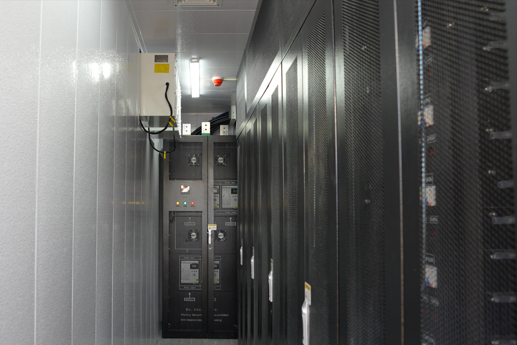 Internal Structure of the 1MW 100-Slot Hydro-Cooled Mining Container