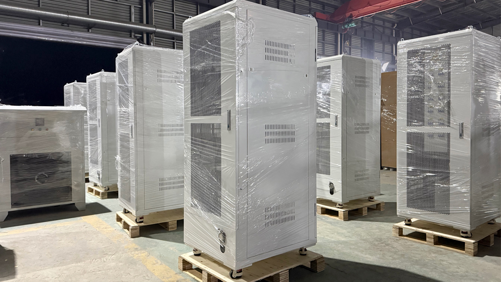 12-Slot Antminer liquid Cooling Cabinet deployment case